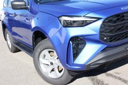 2025 Isuzu
                MU-X LS-M