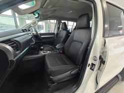 2021 Toyota
Hilux SR5