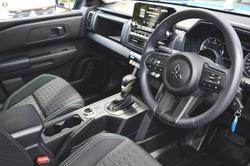 2025 Mitsubishi
Triton GLX+