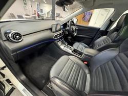 2021 MG
HS PHEV Essence