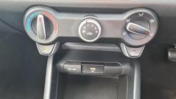 2023 Kia
Stonic S