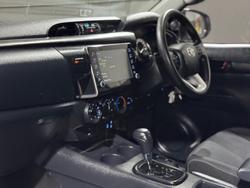 2022 Toyota
Hilux SR