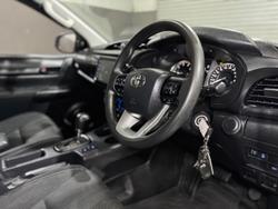 2022 Toyota
Hilux SR
