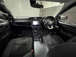 2022 Toyota
Hilux SR