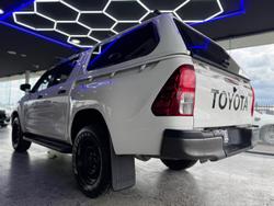 2022 Toyota
Hilux SR