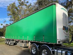 2010 Freighter 22 Pallet 45' Curtainsider Green