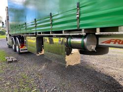2010 Freighter 22 Pallet 45' Curtainsider Green