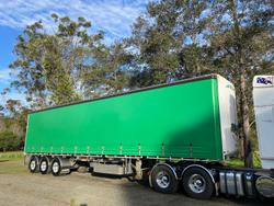 2010 Freighter 22 Pallet 45' Curtainsider Green