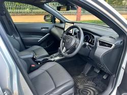 2024 Toyota
                Corolla Cross Atmos