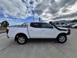 2021 Nissan
Navara ST