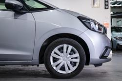 2022 Honda Fit e:HEV GR3 SILVER