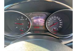 2015 Kia
                Carnival SLi