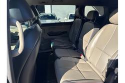 2015 Kia
                Carnival SLi