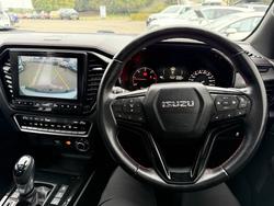2022 Isuzu
D-MAX X-TERRAIN