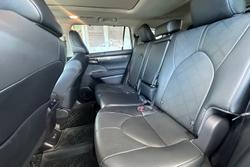 2023 Toyota
                Kluger Grande