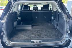2023 Toyota
                Kluger Grande