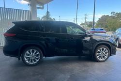 2023 Toyota
                Kluger Grande