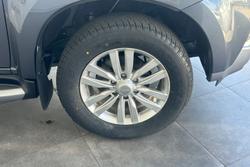 2017 Isuzu
                MU-X LS-T
