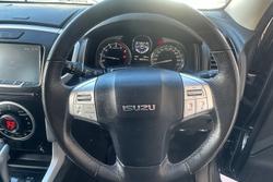 2017 Isuzu
                MU-X LS-T