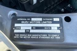 2017 Isuzu
                MU-X LS-T