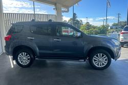 2017 Isuzu
                MU-X LS-T