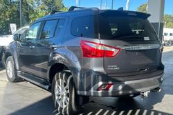 2017 Isuzu
                MU-X LS-T