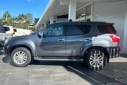 2017 Isuzu
                MU-X LS-T