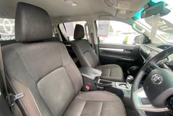 2022 Toyota
                Hilux SR5