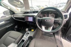 2022 Toyota
                Hilux SR5