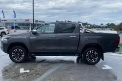2022 Toyota
                Hilux SR5