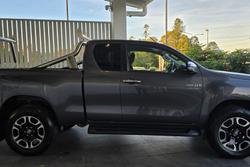2021 Toyota
Hilux SR5