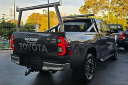 2021 Toyota
Hilux SR5
