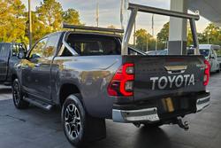 2021 Toyota
Hilux SR5
