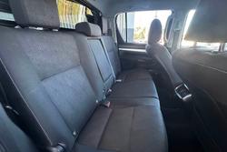 2019 Toyota
Hilux SR5