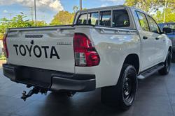 2018 Toyota
                Hilux SR