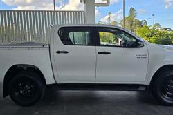 2018 Toyota
                Hilux SR