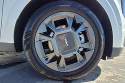 2024 Kia
                Carnival GT-Line HEV