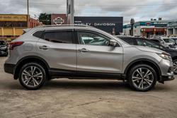 2017 Nissan
QASHQAI ST-L
