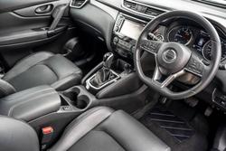 2017 Nissan
                QASHQAI ST-L