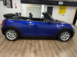 2018 MINI
Convertible Cooper