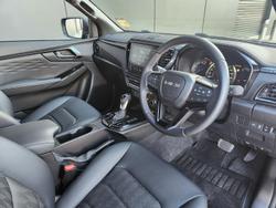 2025 Isuzu
D-MAX BLADE