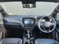 2025 Isuzu
D-MAX BLADE