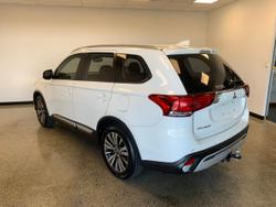 2019 MITSUBISHI
OUTLANDER ES ADAS 5 SEAT 2WD