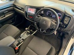 2019 MITSUBISHI
OUTLANDER ES ADAS 5 SEAT 2WD
