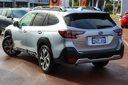 2022 Subaru
Outback AWD Touring