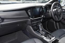 2025 Isuzu
MU-X LS-T