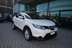 2017 Nissan
                QASHQAI TS