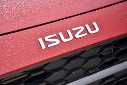 2025 Isuzu
MU-X LS-M