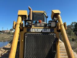  Caterpillar
                D6r Bulldozer 