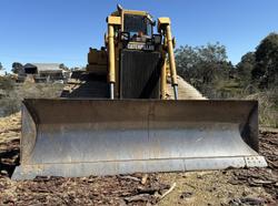  Caterpillar
                D6r Bulldozer 